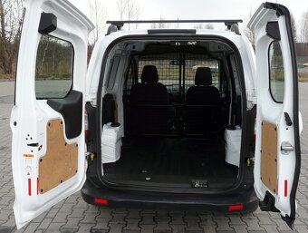 Ford Transit Courier - 11