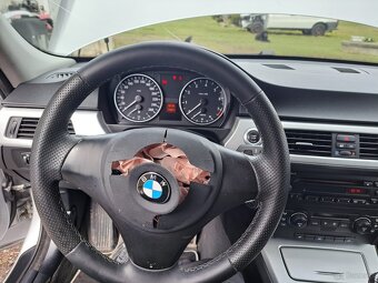 BMW E90 - 11