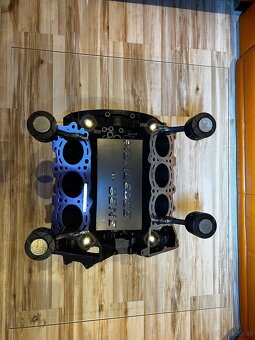 Stół z bloku silnika Mercedes-Benz V6 - 11