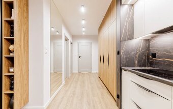 3 pokoje, 51 m2, balkon, I piętro, winda, do zamieszkania, P - 11