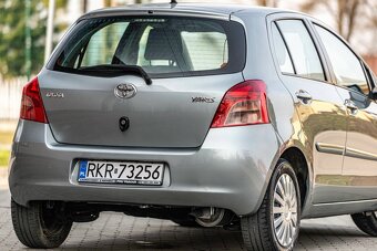 TOYOTA YARIS - 11