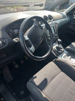Ford S-Max - 11