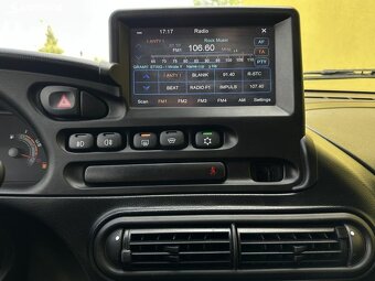 Lada Niva TRAVEL 1.7/59kW jen 33tkm r.v. 2021 - 11