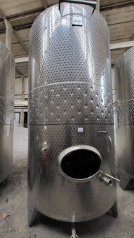 Zbiorniki UNICOM stojące o pojemności 4.500 L - 11