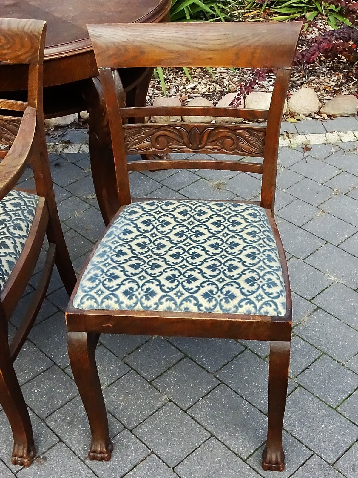 Stylowy zestaw mebli - stolik kawowy + 3 krzesła tapicerowan - 12