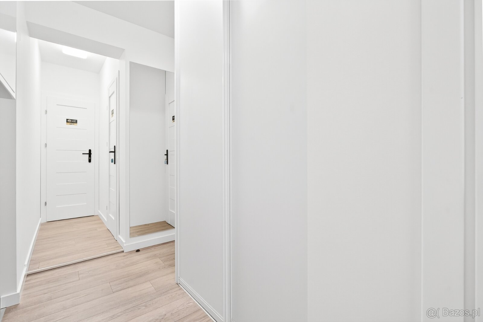 Nowoczesny pokój z łazienką i balkonem przy uczelni. - 12