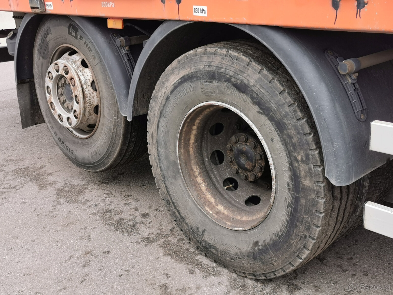 Sprzedam ciężarówkę MERCEDES-BENZ AXOR 2533 L 6X2 E4 - 12