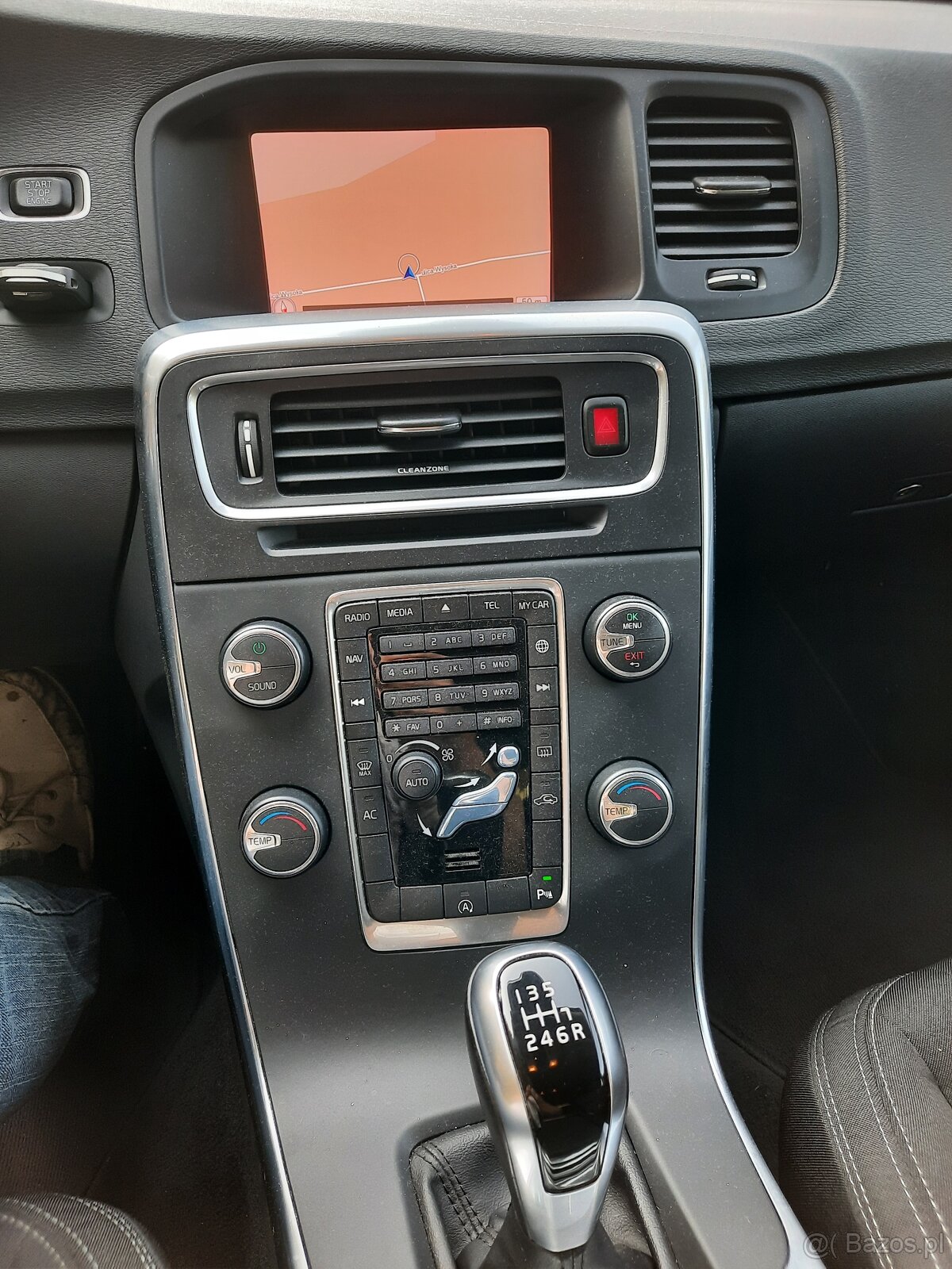 Volvo V60 2017r 2.0D2 - 12