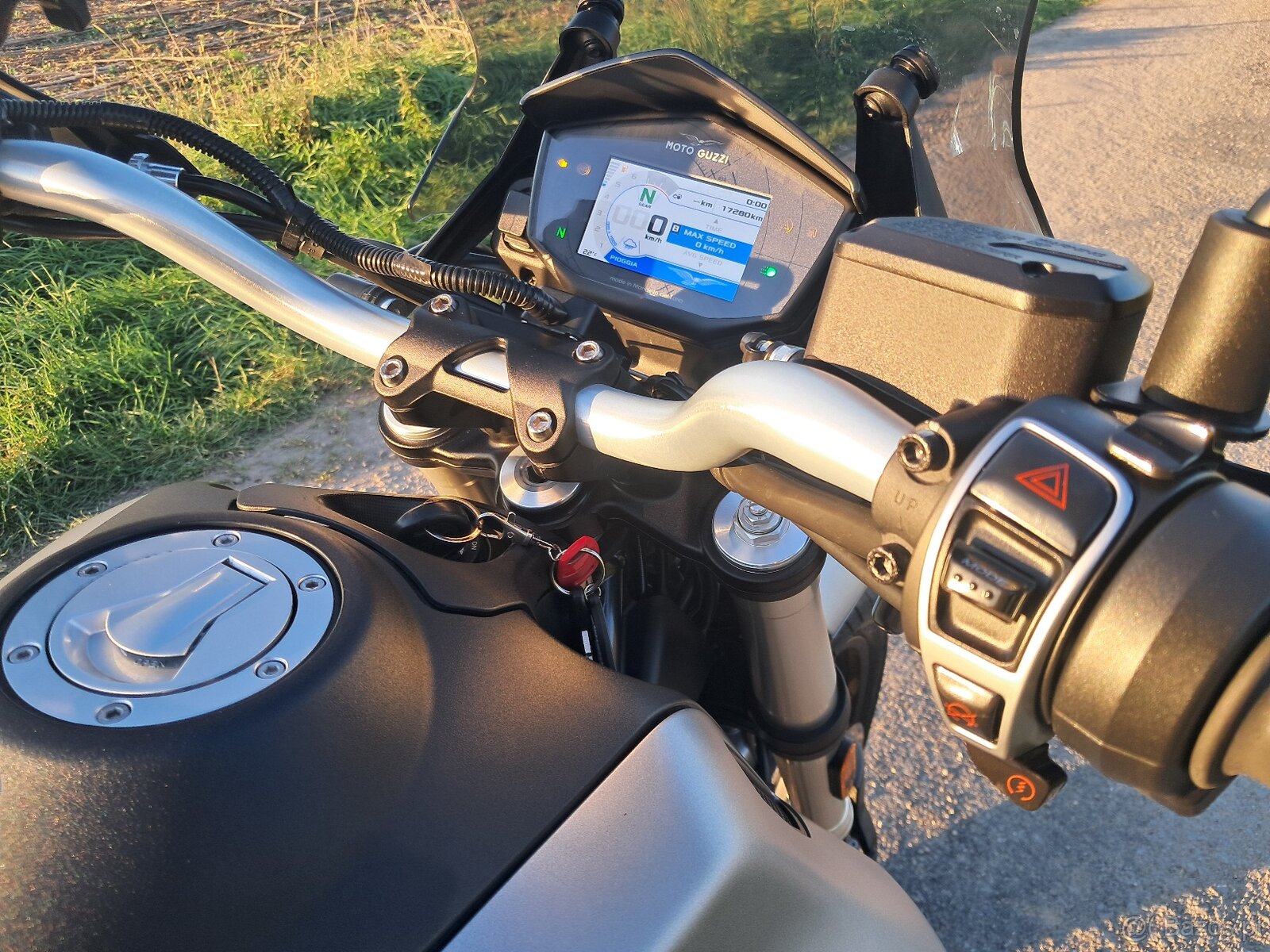 Moto Guzzi V 85 TT abs - 12
