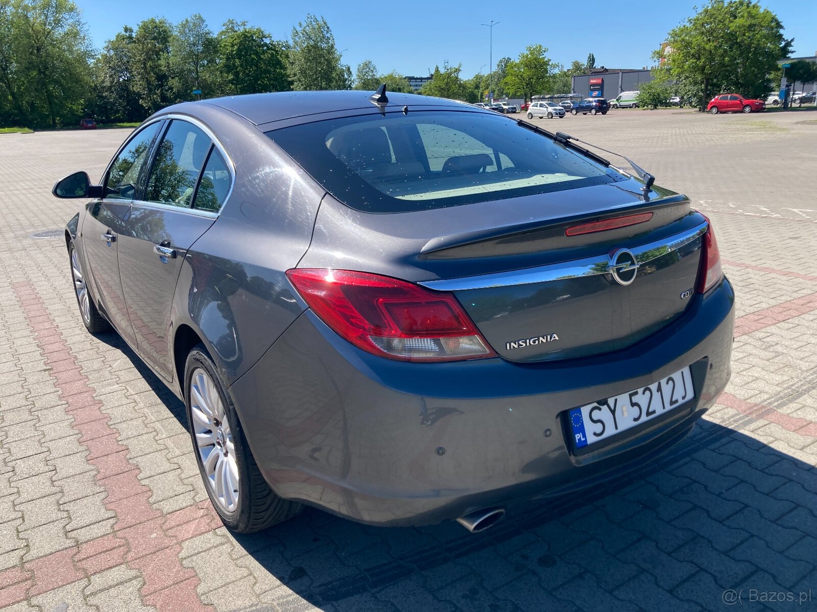 Insignia - 12