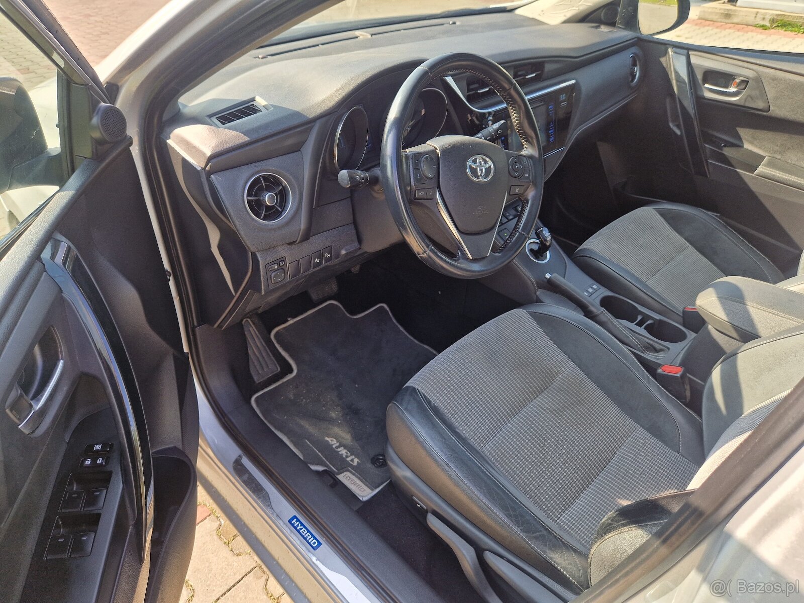 TOYOTA AURIS II 1.8HYBRID 2018R - 12