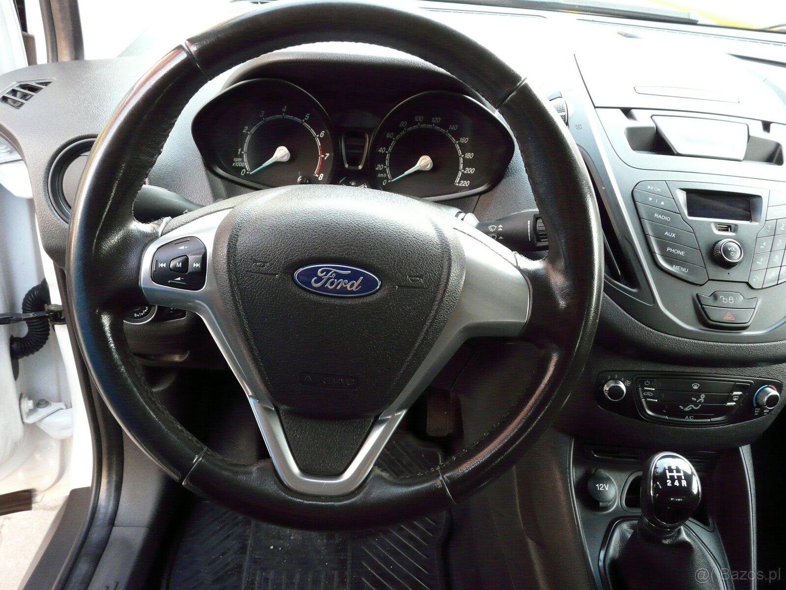 Ford Transit Courier - 12