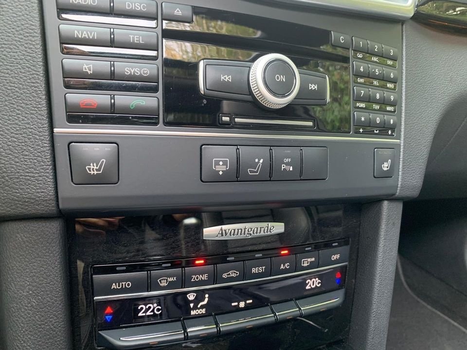 2011 Mercedes-Benz E 220 Avantgarde AMG Package - 12