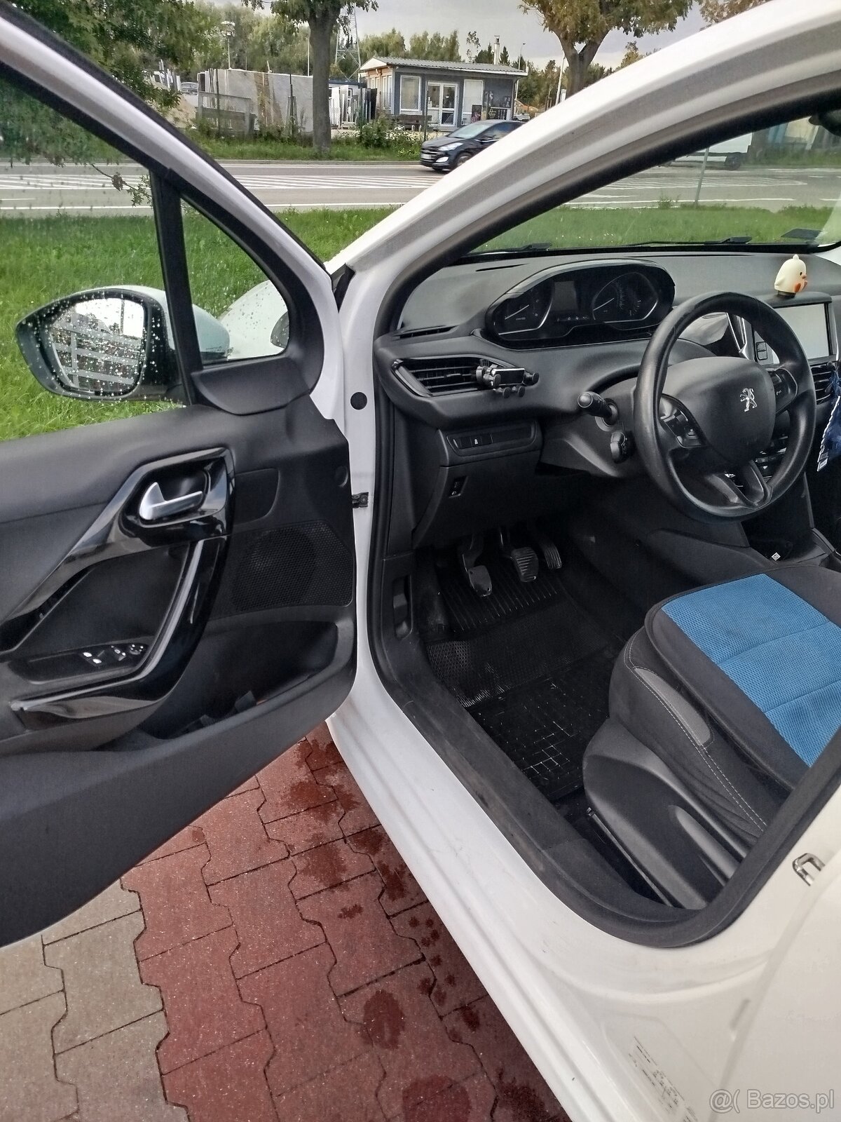 Peugeot 208 - 12