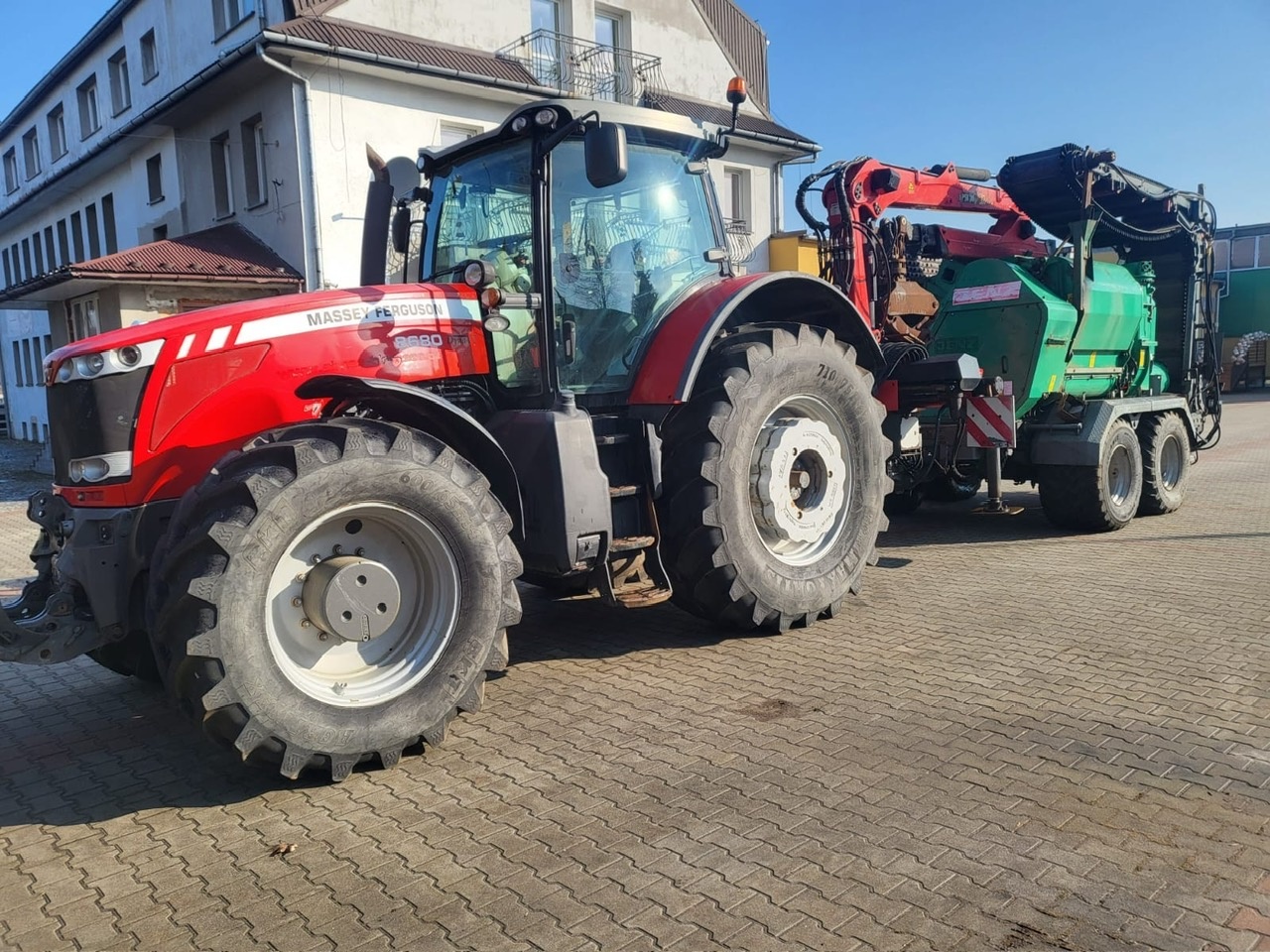 Rębak Jenz 582 z Ciągnikiem Massey Ferguson 8680 - 12