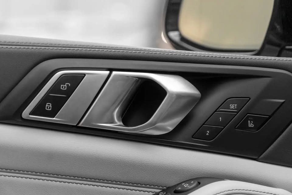 2025 BMW X5 50e xDrive M SPORT Hybrid - 12