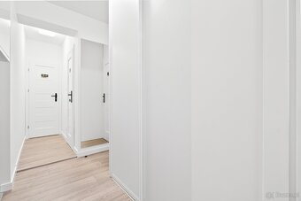 Nowoczesny pokój z łazienką i balkonem przy uczelni. - 12