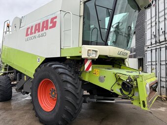 Kombajn zbożowy Claas Lexion 440 rok 2002 heder V660. - 12