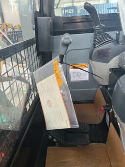 KOPARKA GĄSIENNICOWA 3,5T - 12