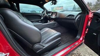 Dodge Challenger R/T Plus - 12