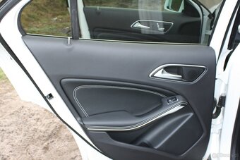 Mercedes-Benz Klasa GLA250 7G-TRONIC - 12