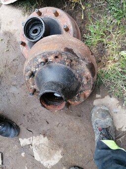 Sprzedaję przyczepę BSS 9t i 8t oraz wiele części zamiennych - 12