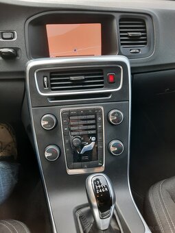 Volvo V60 2017r 2.0D2 - 12