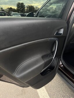 Opel Insignia 2.0 bi turbo 4x4 - 12