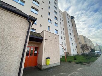 3 pokoje, 63m2, balkon, II piętro, winda, po remoncie, Os. D - 12