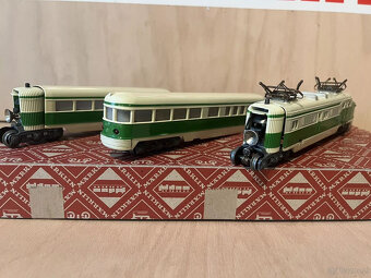 Wagon silnikowy Märklin ST 800, zielono-beżowy Żebra dachow - 12