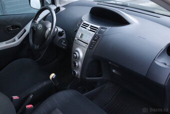 Toyota Yaris 1.3 64kw, servisovaná, nebouraná, 127 000km - 12