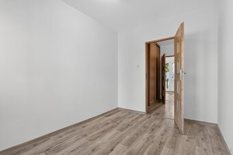 4 pokoje, balkon + piwnica w centrum Gryfina. - 12