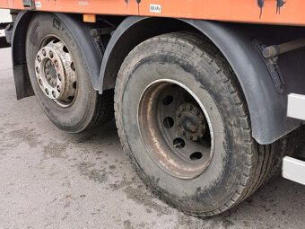 Sprzedam ciężarówkę MERCEDES-BENZ AXOR 2533 L 6X2 E4 - 12