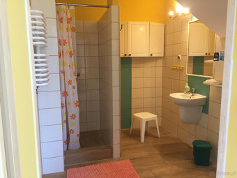 Budynek 500 m2: 3 korty squasha i mieszkanie - 12