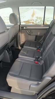 VW Touran 2.0 TDI 140 km - 12