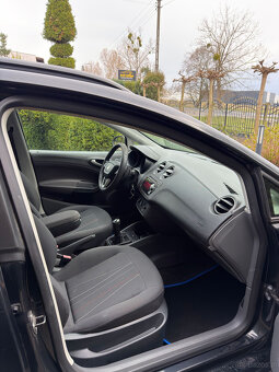 Seat Ibiza combi 1,4 16V pelna opcja model 2012 - 12