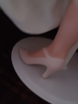 SZEŚĆ PANN MŁODYCH 3 SYGNOWANE 3 NIE SYGNOWANE LALKI PORCELA - 12