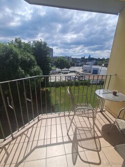 3 pokoje, powierzchnia 61m2, III piętro, balkon, umeblowane - 12