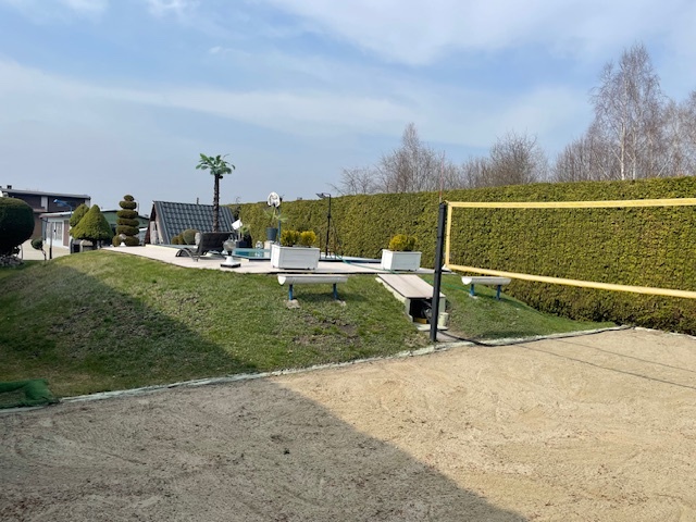 Dom z warsztatem serwisu ogumienia i basenem . Książenice gm - 13