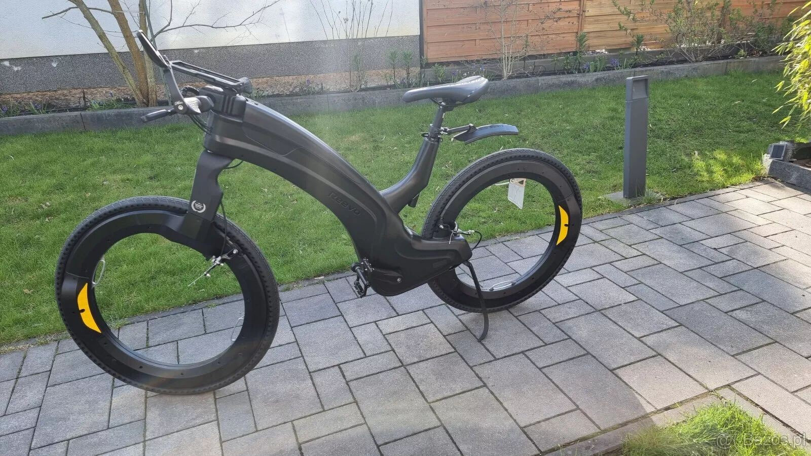 1 rower Reevo – rower elektryczny – rozmiar SM (5'2" – 5' - 13
