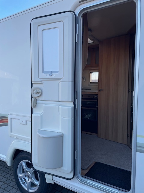 Sprzedam przyczepę kempingową całoroczną Bailey Unicorn Sev - 13