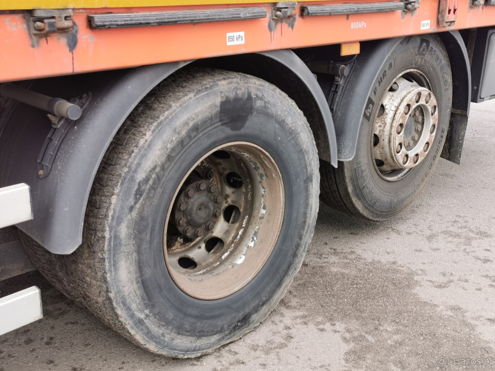 Sprzedam ciężarówkę MERCEDES-BENZ AXOR 2533 L 6X2 E4 - 13