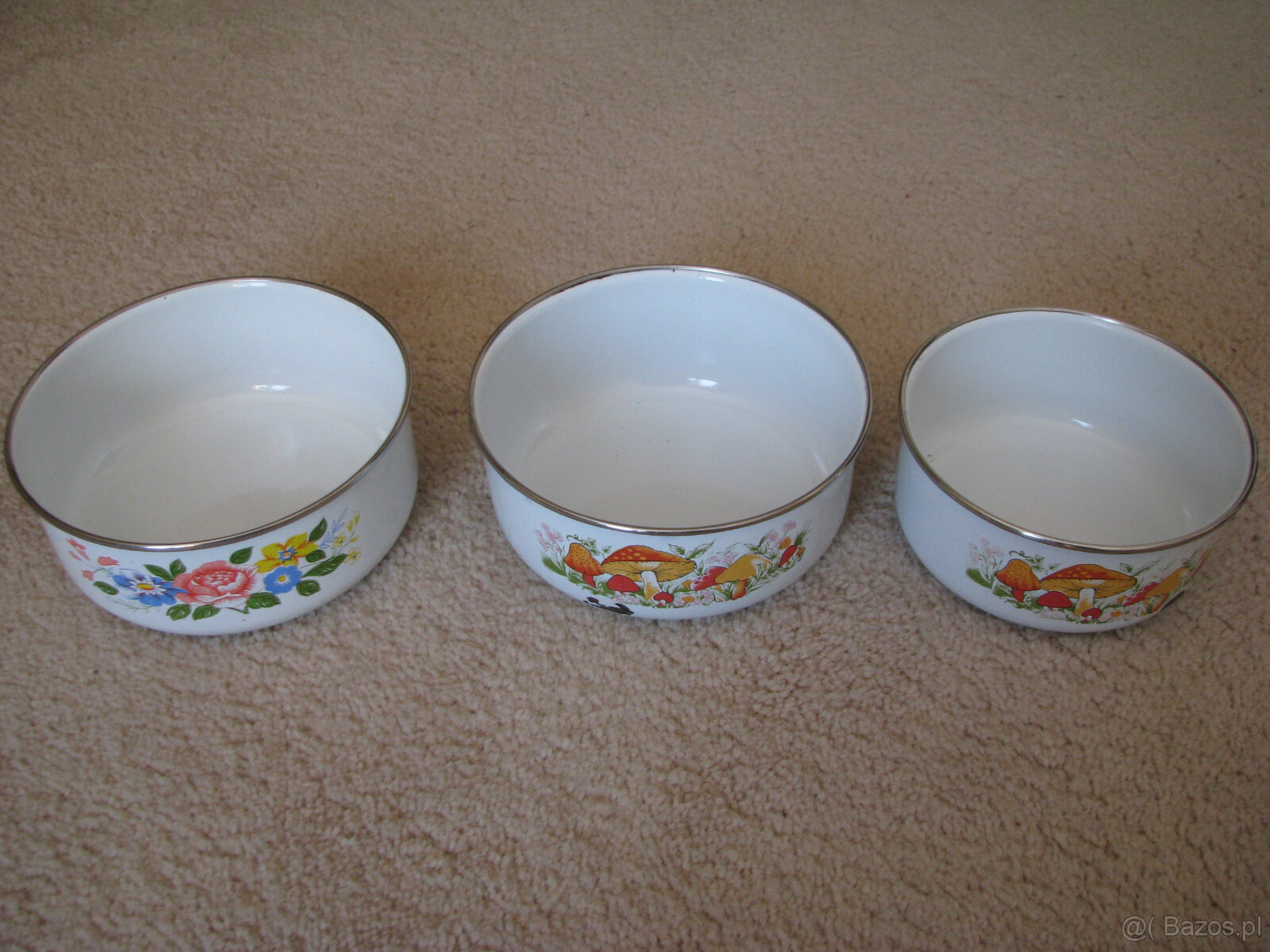 Emaliowane garnki, pokrywki, patelnie, miski, durszlak, kosz - 13