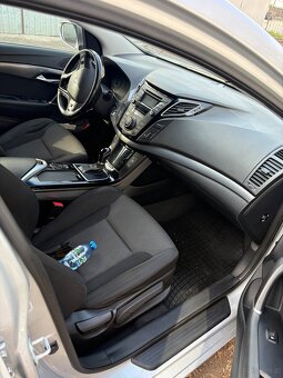 Sprzedam Hyundai z automatyczną skrzynią biegów - 13