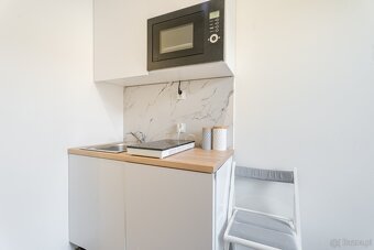 Nowoczesny pokój z łazienką i balkonem przy uczelni. - 13