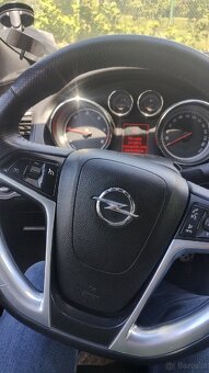 Opel Insignia 2010 rok - 13
