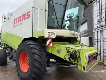Kombajn zbożowy Claas Lexion 440 rok 2002 heder V660. - 13