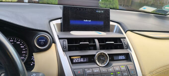 Lexus NX300H - 13