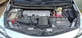 Toyota Prius Plus - 13