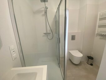 2 pokoje, 47m2, II piętro, winda, duży balkon, parking, os. - 13